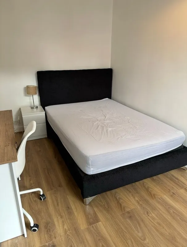 Manor Street NG2 4JP // 2 Spare Rooms Available Now - Thumbnail 3